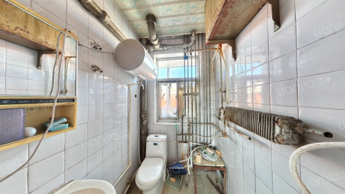 质检站小区 3室2厅 南 北-卫生间