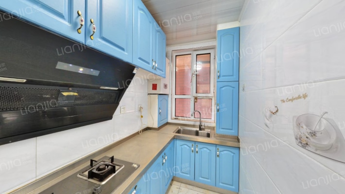 精装修 南向2居 高楼层 有本 小区西侧 看房方便-厨房