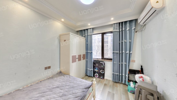 出售鸿坤理想湾精装洋房南北通透采光无遮挡-卧室A