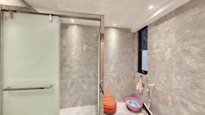 出售鸿坤理想湾精装洋房南北通透采光无遮挡-卫生间B