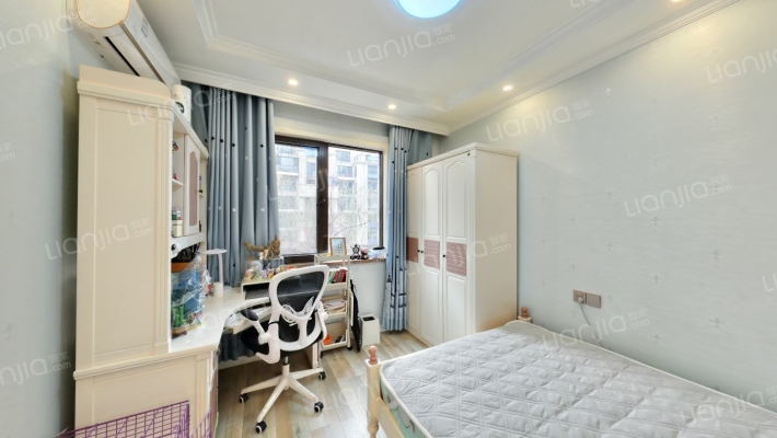 出售鸿坤理想湾精装洋房南北通透采光无遮挡-卧室B