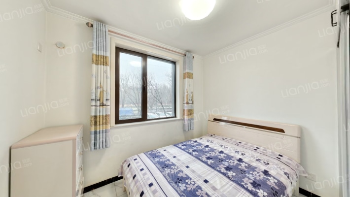 鸿坤理想湾北区 3室2厅 南 北-卧室B