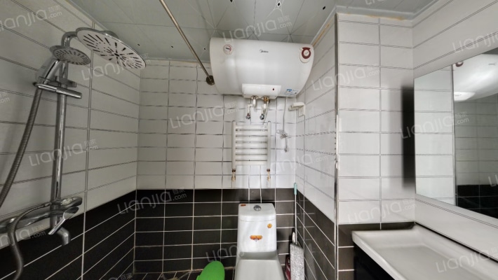 高铁新干线 2室1厅 南-卫生间