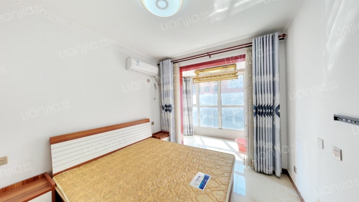 业主是自住标准精装 品牌家具家电 中间楼层-卧室A