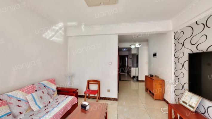 业主是自住标准精装 品牌家具家电 中间楼层-客厅