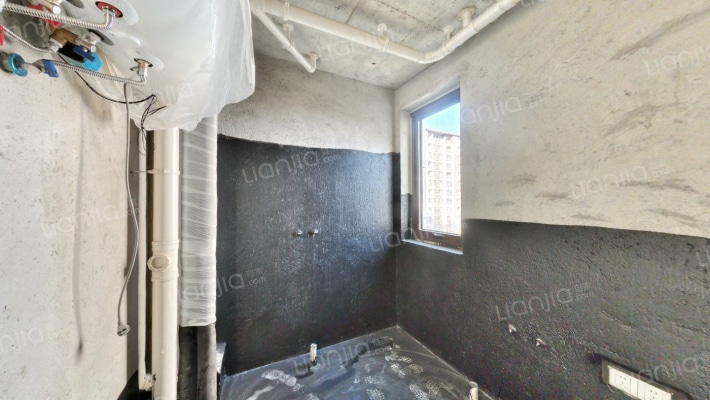 三面朝南的户型，采光面更广，冬天暖和。-卫生间A