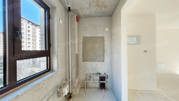 三面朝南的户型，采光面更广，冬天暖和。-厨房