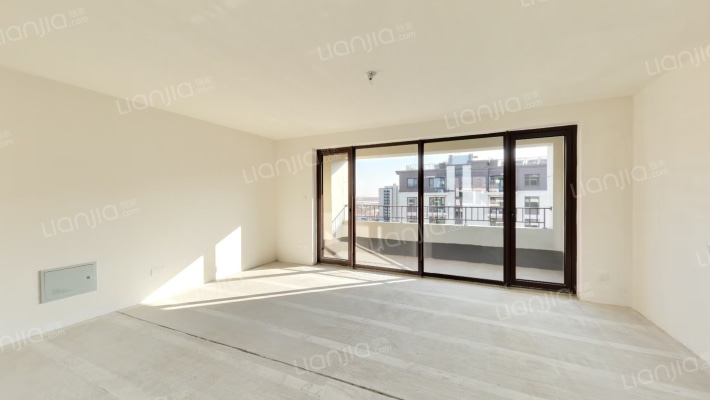 三面朝南的户型，采光面更广，冬天暖和-客厅