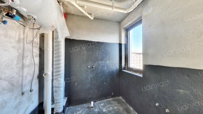 三面朝南的户型，采光面更广，冬天暖和-卫生间A