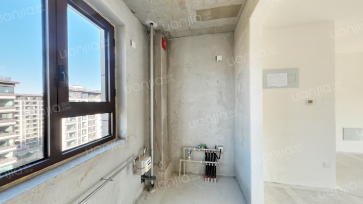 三面朝南的户型，采光面更广，冬天暖和-厨房