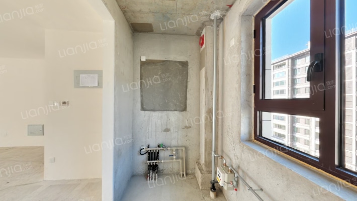 三面朝南的户型，采光面更广，冬天暖和。-厨房