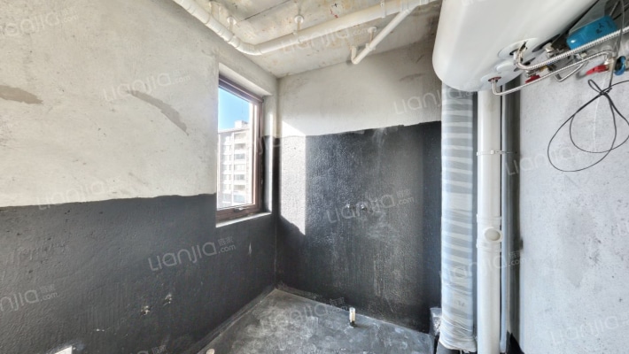 三面朝南的户型，采光面更广，冬天暖和。-卫生间A