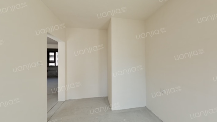 三面朝南的户型，采光面更广，冬天暖和。-卧室C