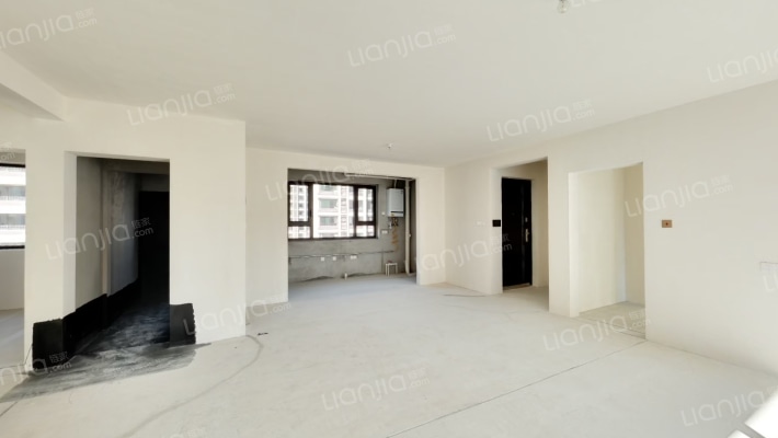 三面朝南的户型，采光面更广，冬天暖和。-客厅