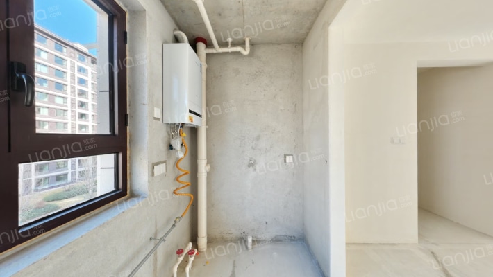 三面朝南的户型，采光面更广，冬天暖和。-厨房