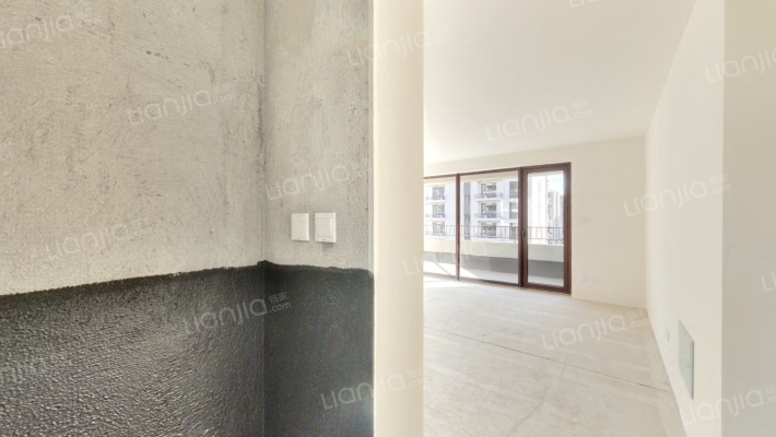 三面朝南的户型，采光面更广，冬天暖和。-客厅