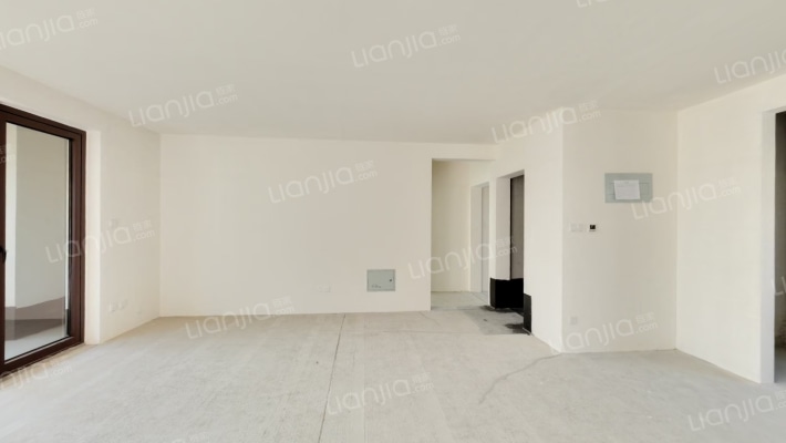 三面朝南的户型，采光面更广，冬天暖和。-客厅