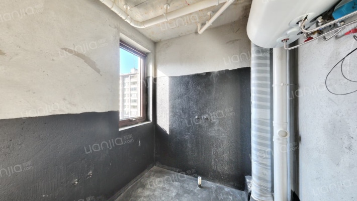 三面朝南的户型，采光面更广，冬天暖和。-卫生间A