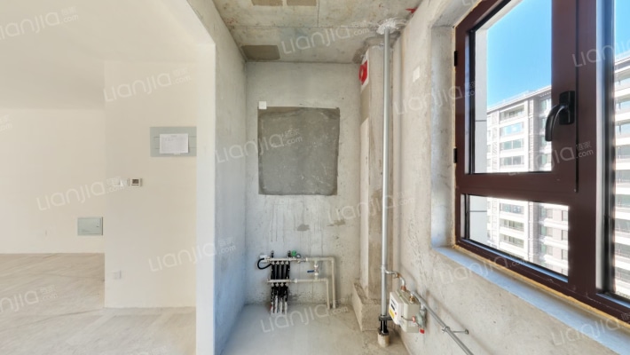 三面朝南的户型，采光面更广，冬天暖和。-厨房