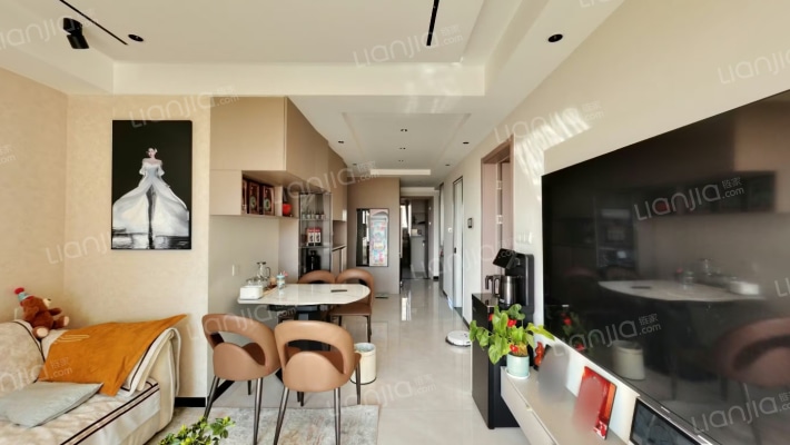 有房本，精装修，南北通透双卫三居室，采光充足-客厅