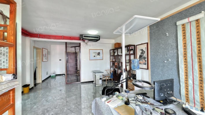 此房满二，集中供暖，好楼位，中间楼层，采光全天-客厅