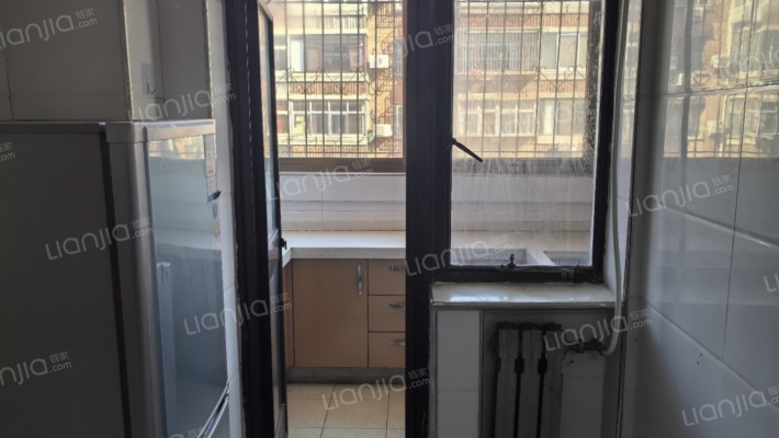 二康旁 中间楼层 集中供暖 户型方正 诚意出售-厨房