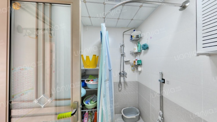 老城区 新小区 停车方便 带装修-卫生间