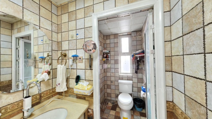 钻石广场 3室1厅 南 北-卫生间