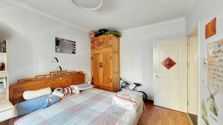 钻石广场 3室1厅 南 北-卧室B