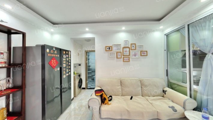 鸿盛凯旋门 1室1厅 南-客厅