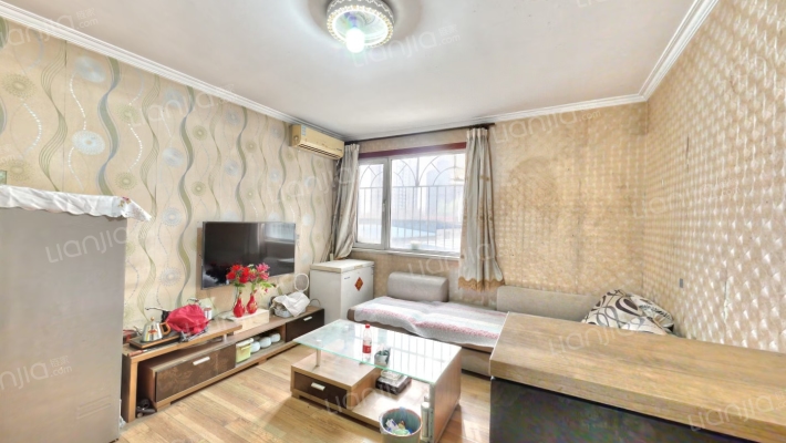 房本满二，正规两居室，中间楼层，采光好，带装修-客厅