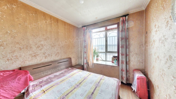 房本满二，正规两居室，中间楼层，采光好，带装修-卧室A