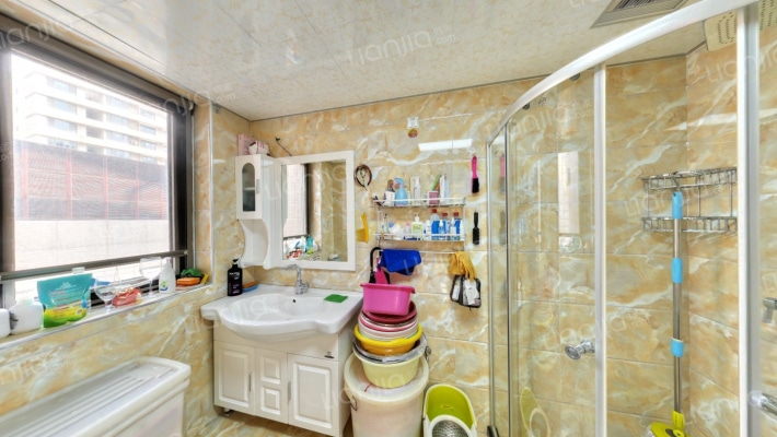 范阳路 御景园 满五唯一 南北通透两居室 带车位-卫生间