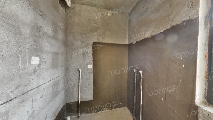 华远一期国企开发商，南北通透的双卫三居，宜居-卫生间