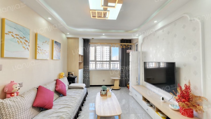 此房户型方正，中低楼层，毛坯房可塑空间大-客厅