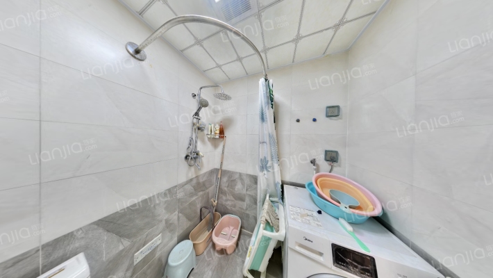 此房户型方正，中低楼层，毛坯房可塑空间大-卫生间