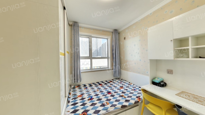 此房户型方正，中低楼层，毛坯房可塑空间大-卧室B