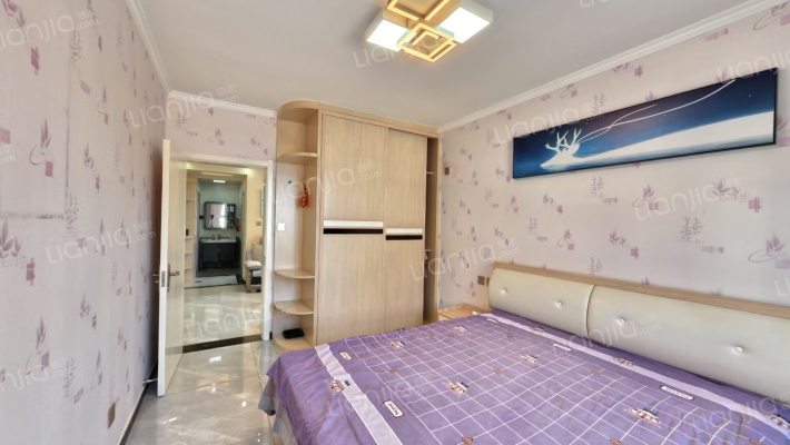 此房户型方正，中低楼层，毛坯房可塑空间大-卧室A