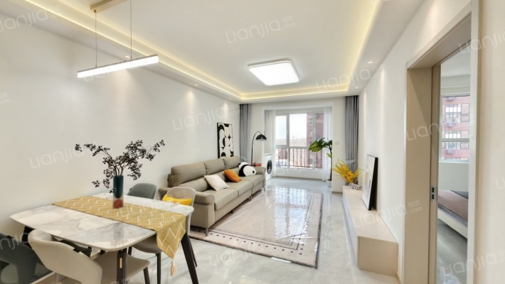 精装修 楼下游乐园 中层 看房方便 满二-客厅