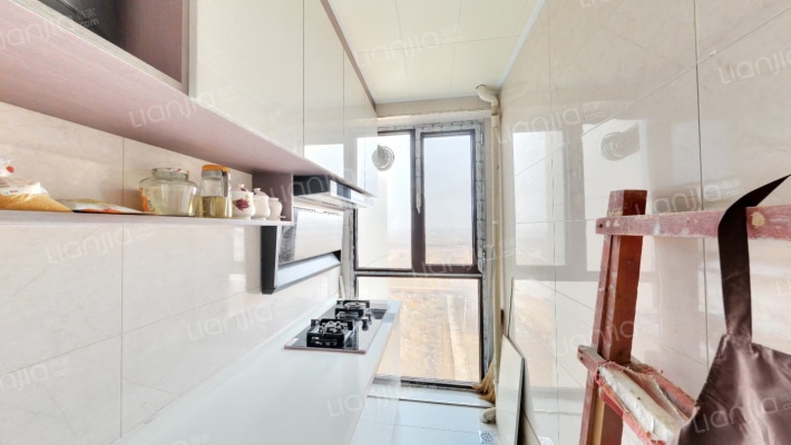 天伦湾馨园中间楼层，房本满二精装修，三面通风-厨房