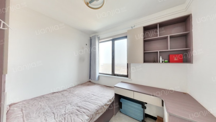 天伦湾馨园中间楼层，房本满二精装修，三面通风-卧室C