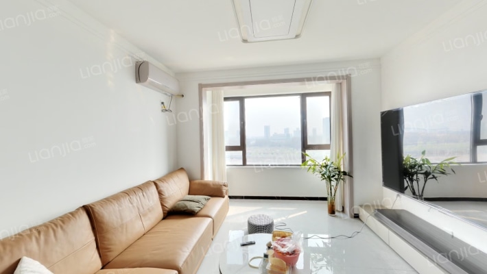 天伦湾馨园中间楼层，房本满二精装修，三面通风-客厅