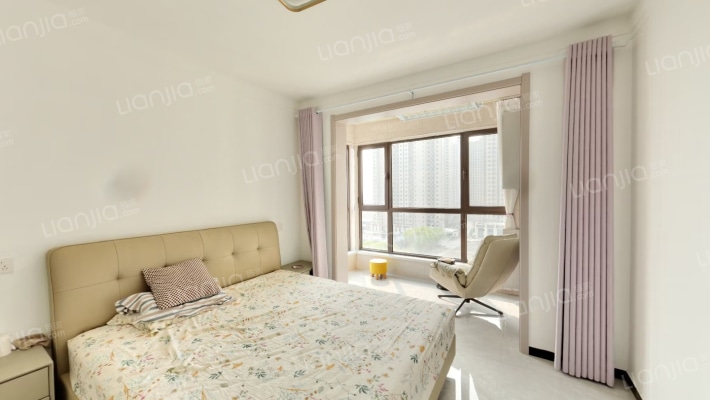 天伦湾馨园中间楼层，房本满二精装修，三面通风-卧室A