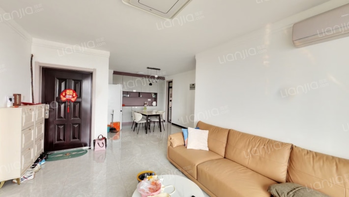 天伦湾馨园中间楼层，房本满二精装修，三面通风-客厅