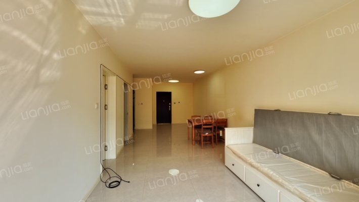 带院子，阳光充足，户型方正，全屋品牌，环保装修-客厅