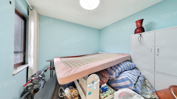 带院子，阳光充足，户型方正，全屋品牌，环保装修-卧室A