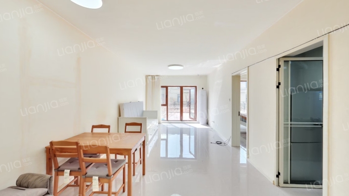 带院子，阳光充足，户型方正，全屋品牌，环保装修-客厅