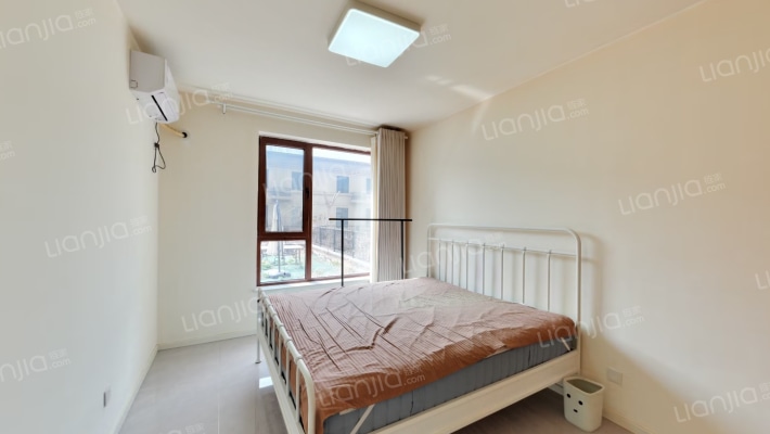 带院子，阳光充足，户型方正，全屋品牌，环保装修-卧室B