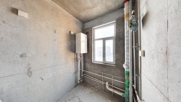 很好的一个三居室，配套齐全，你值得拥有-厨房