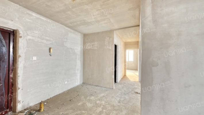 很好的一个三居室，配套齐全，你值得拥有-客厅